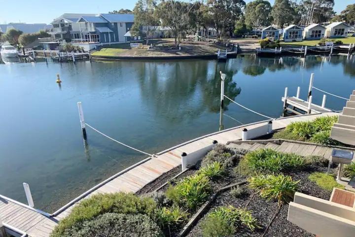 The View - Captains Cove Waterfront Resort Paynesville Exteriér fotografie