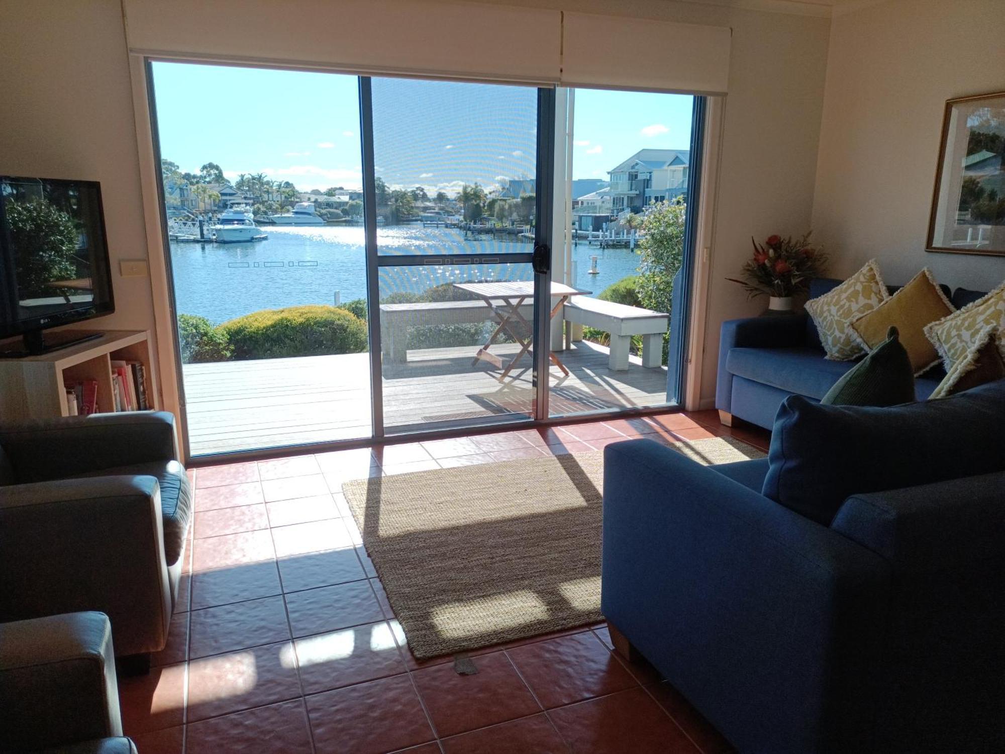 The View - Captains Cove Waterfront Resort Paynesville Exteriér fotografie