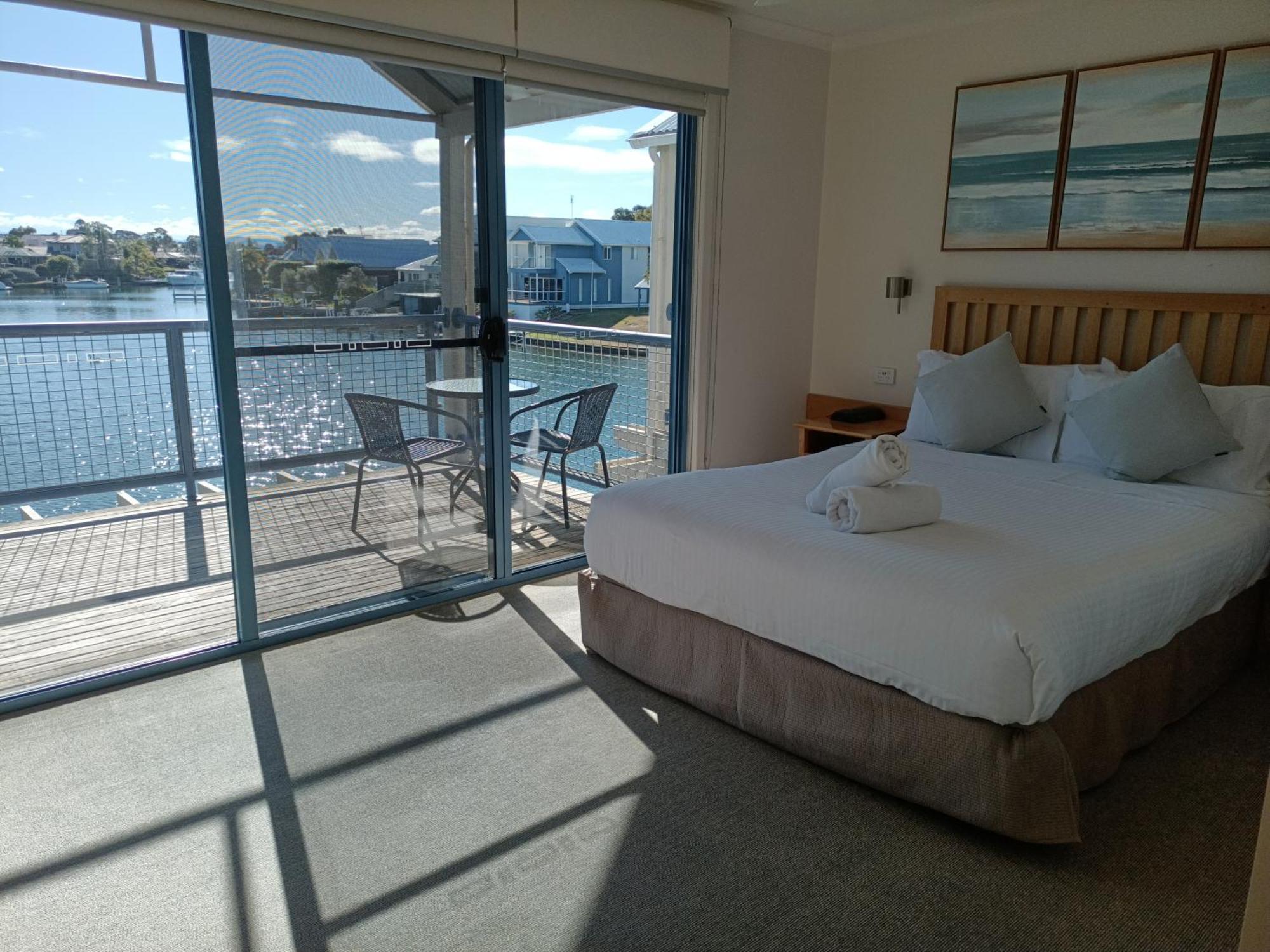 The View - Captains Cove Waterfront Resort Paynesville Exteriér fotografie