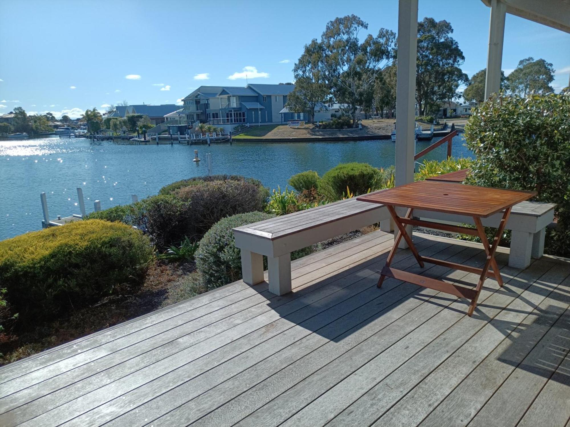 The View - Captains Cove Waterfront Resort Paynesville Exteriér fotografie